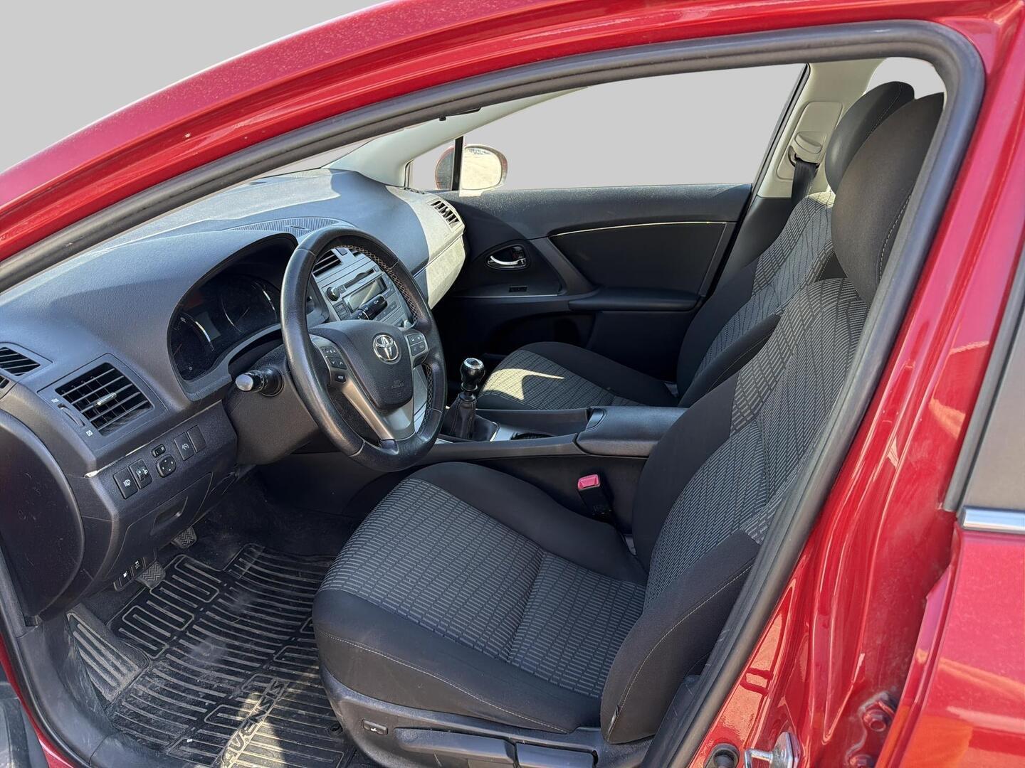 TOYOTA Avensis 2011