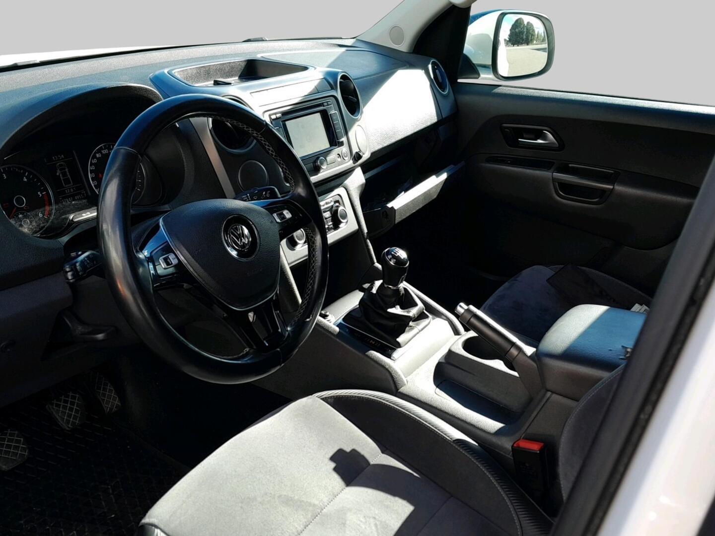 VOLKSWAGEN Amarok 2016