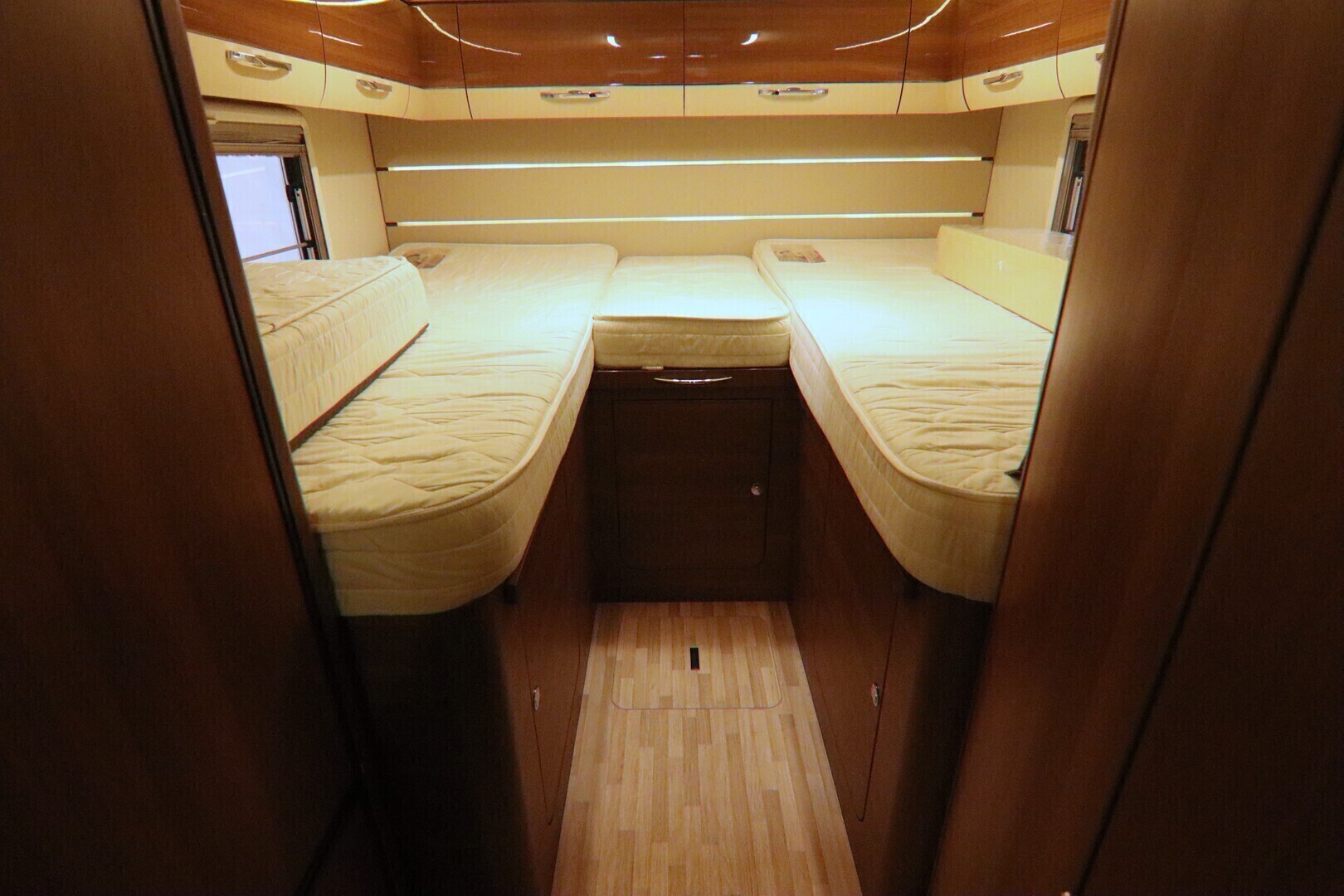 LMC EXPLORER I 665 2017