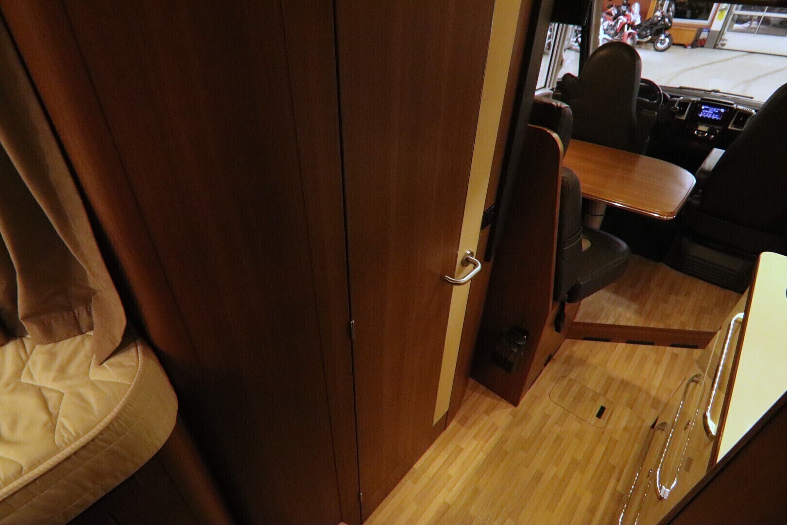 LMC EXPLORER I 665 2017