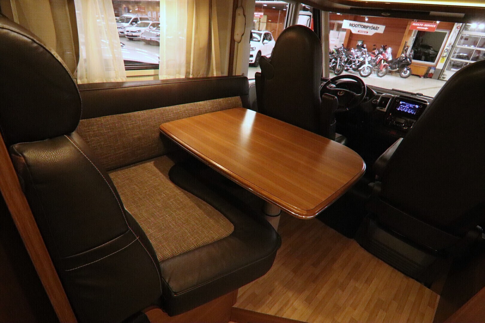 LMC EXPLORER I 665 2017