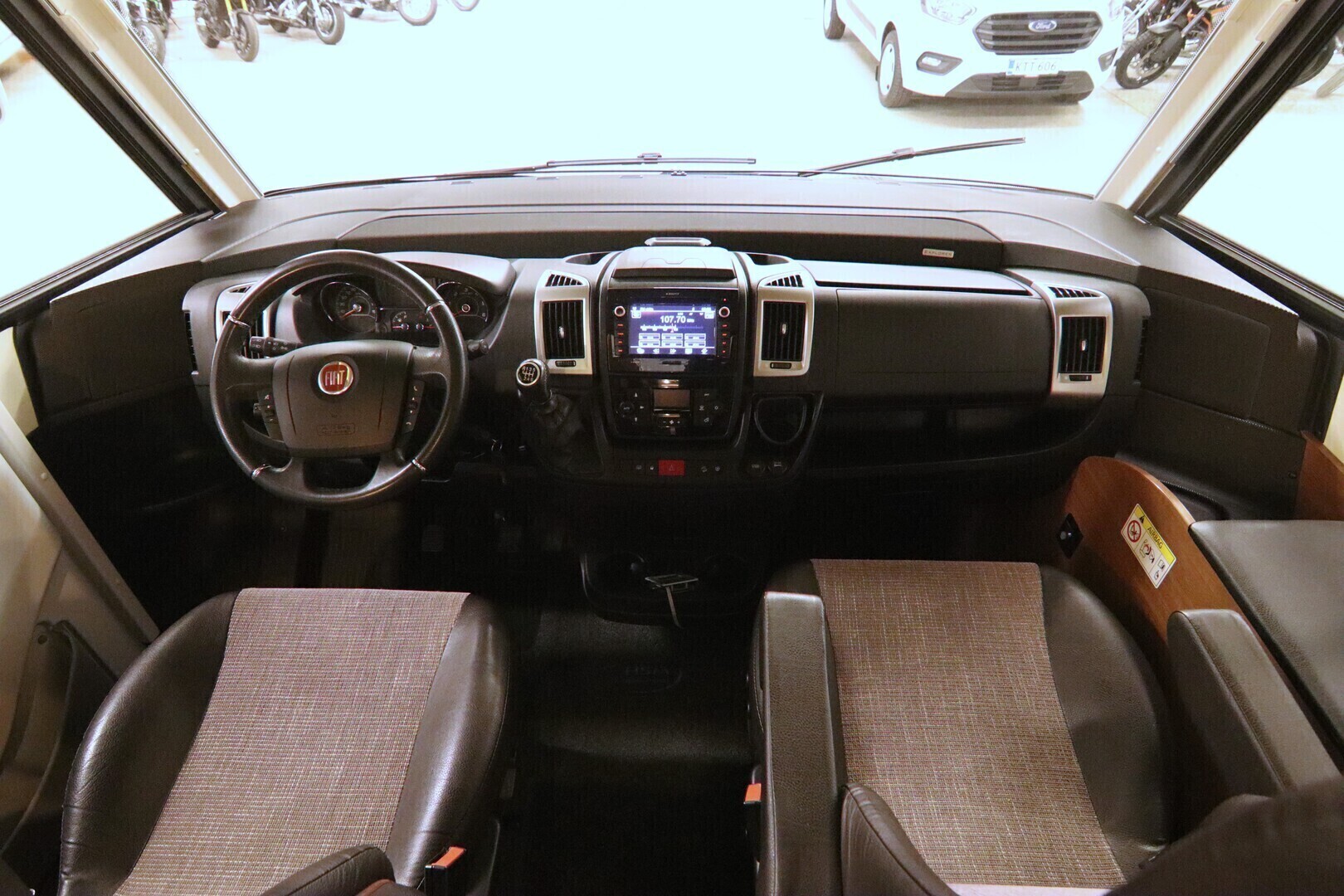 LMC EXPLORER I 665 2017