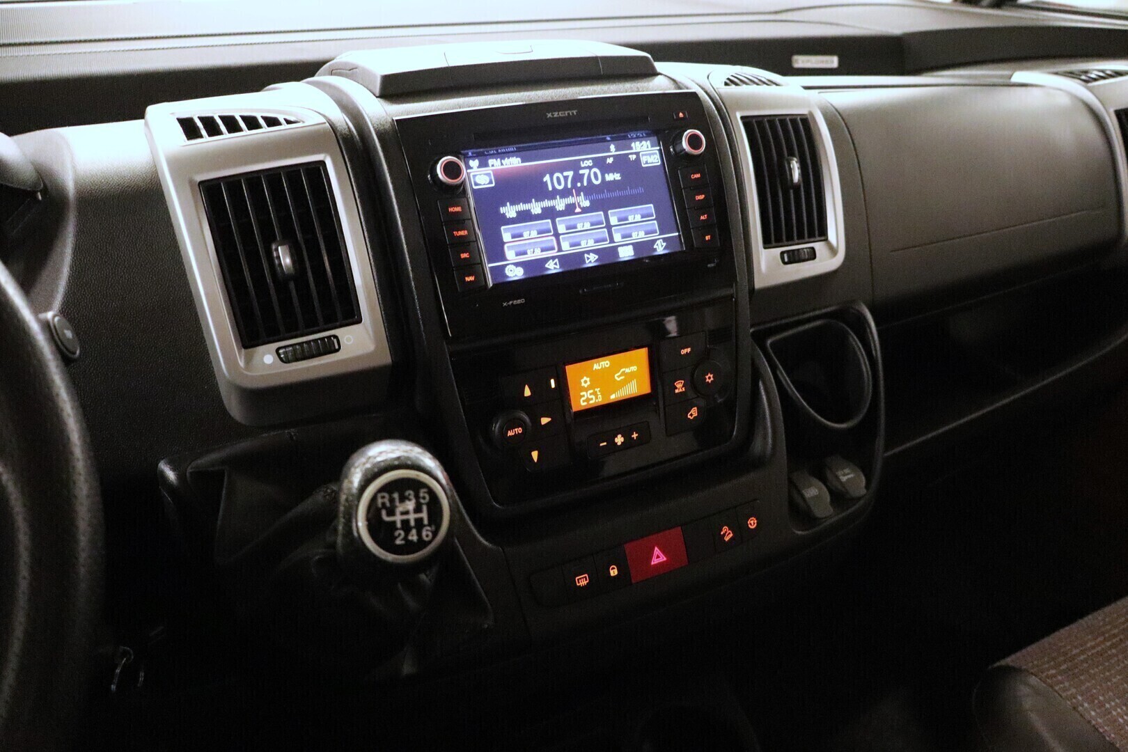 LMC EXPLORER I 665 2017