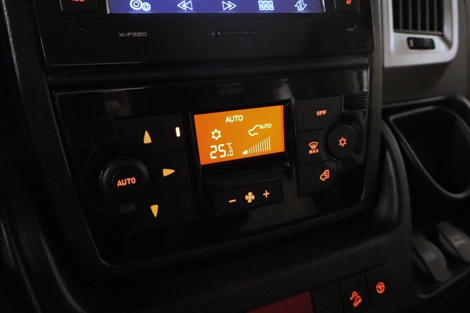 LMC EXPLORER I 665 2017