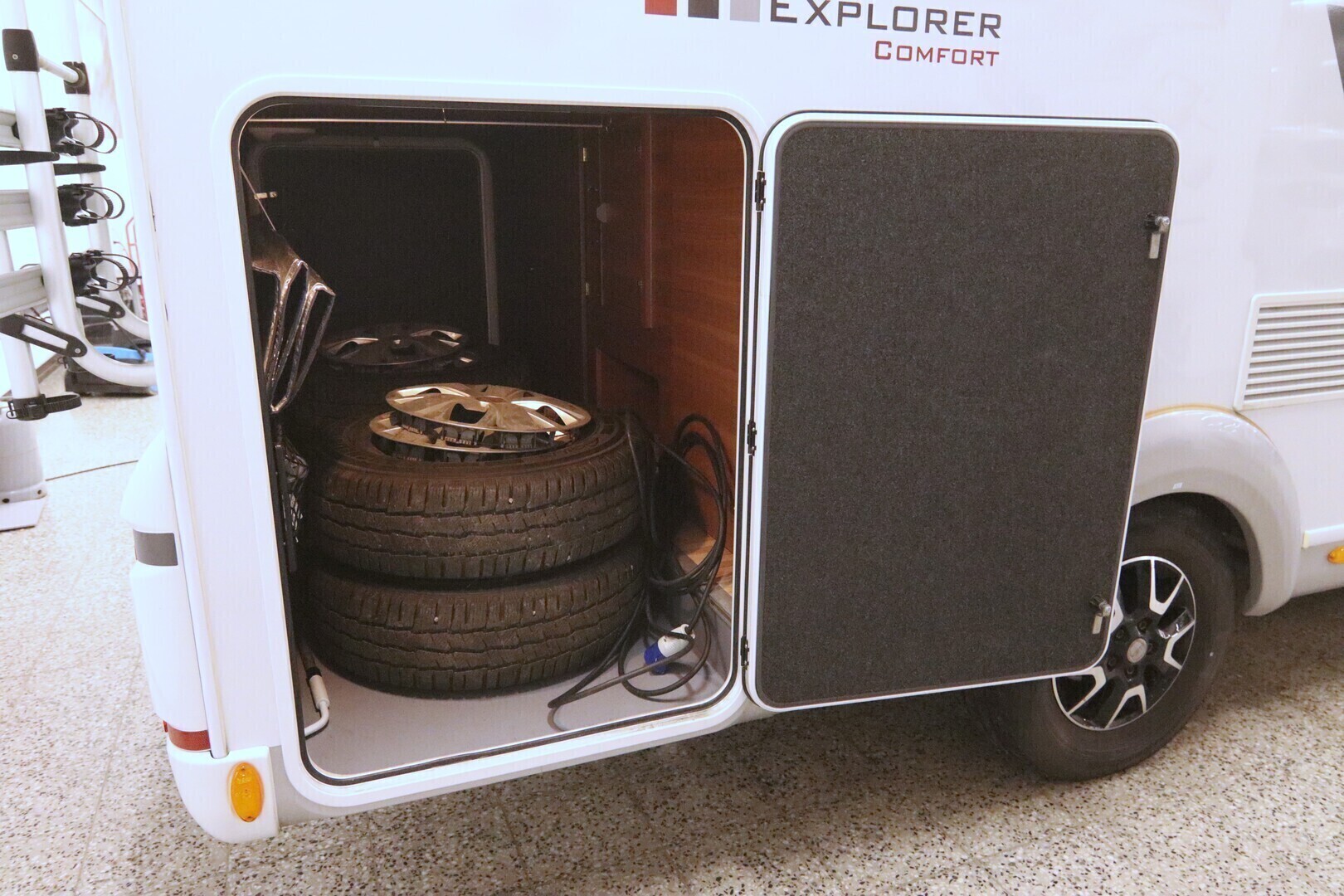 LMC EXPLORER I 665 2017