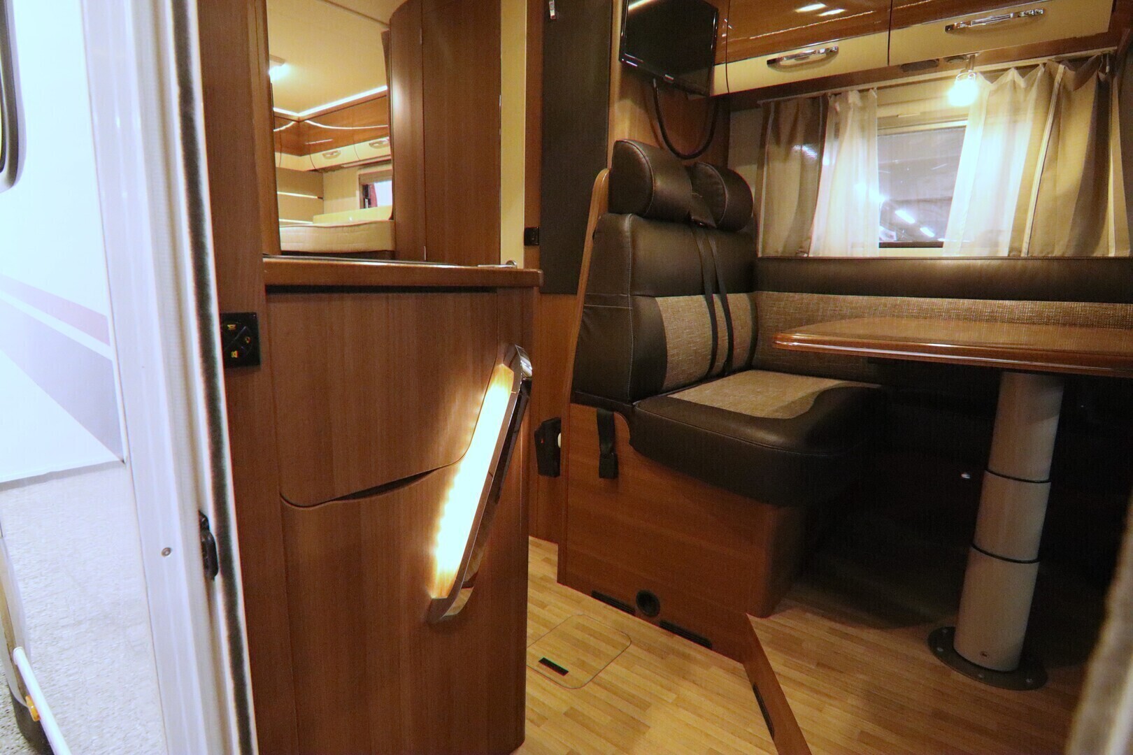 LMC EXPLORER I 665 2017