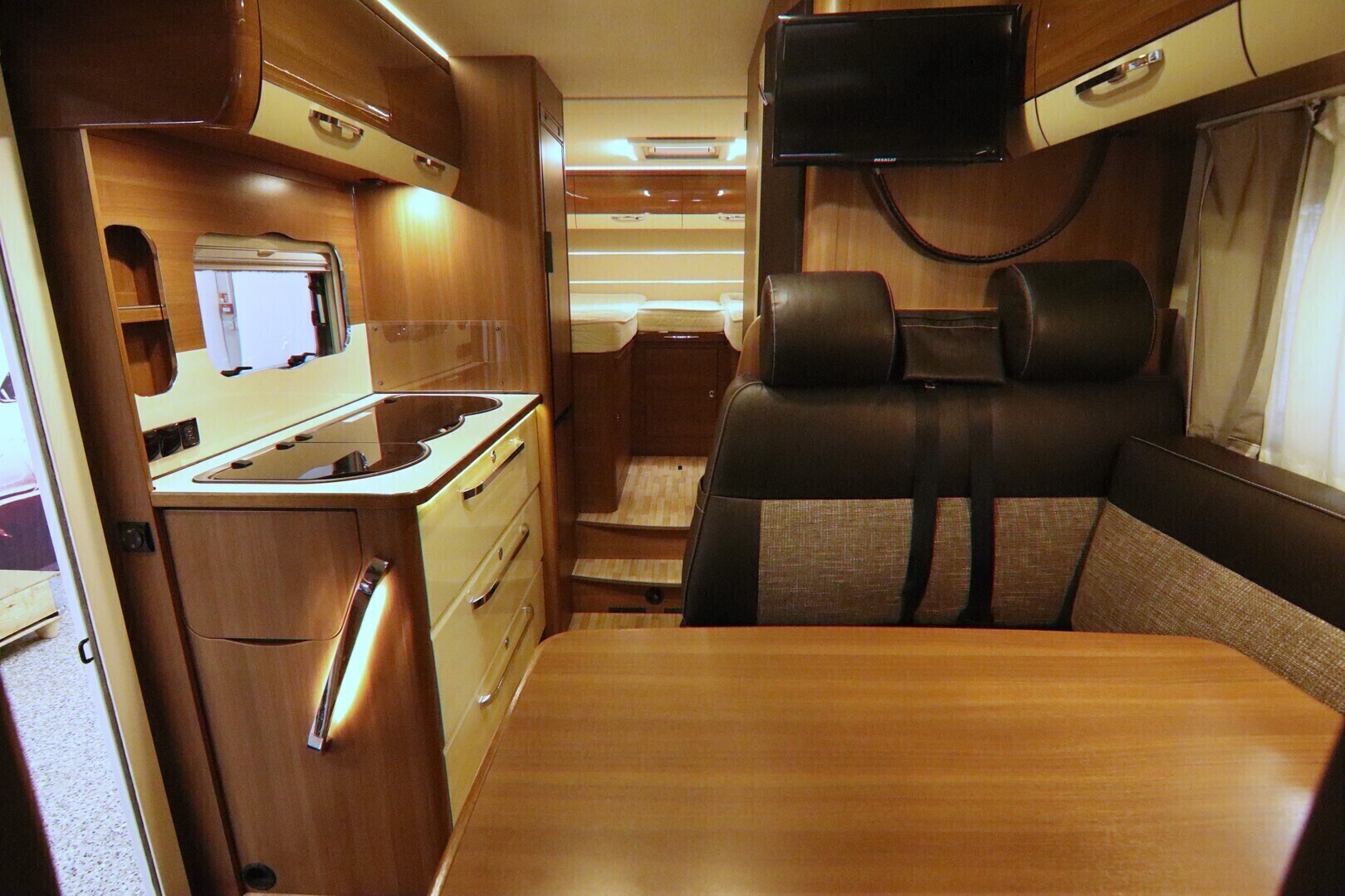 LMC EXPLORER I 665 2017