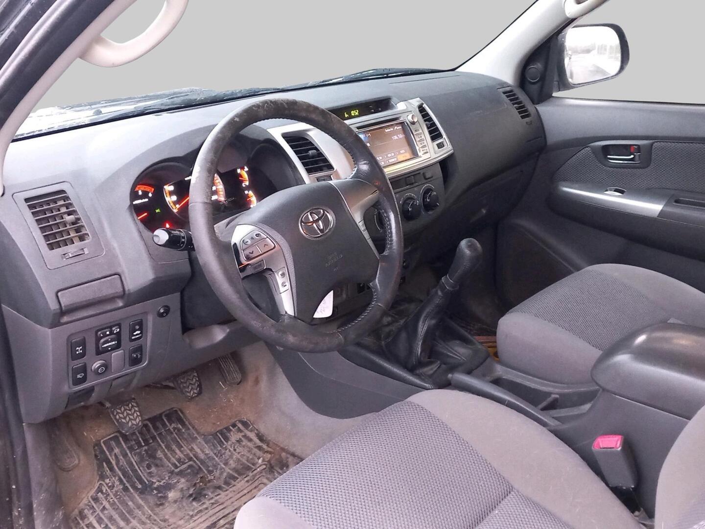 TOYOTA Hilux 2013