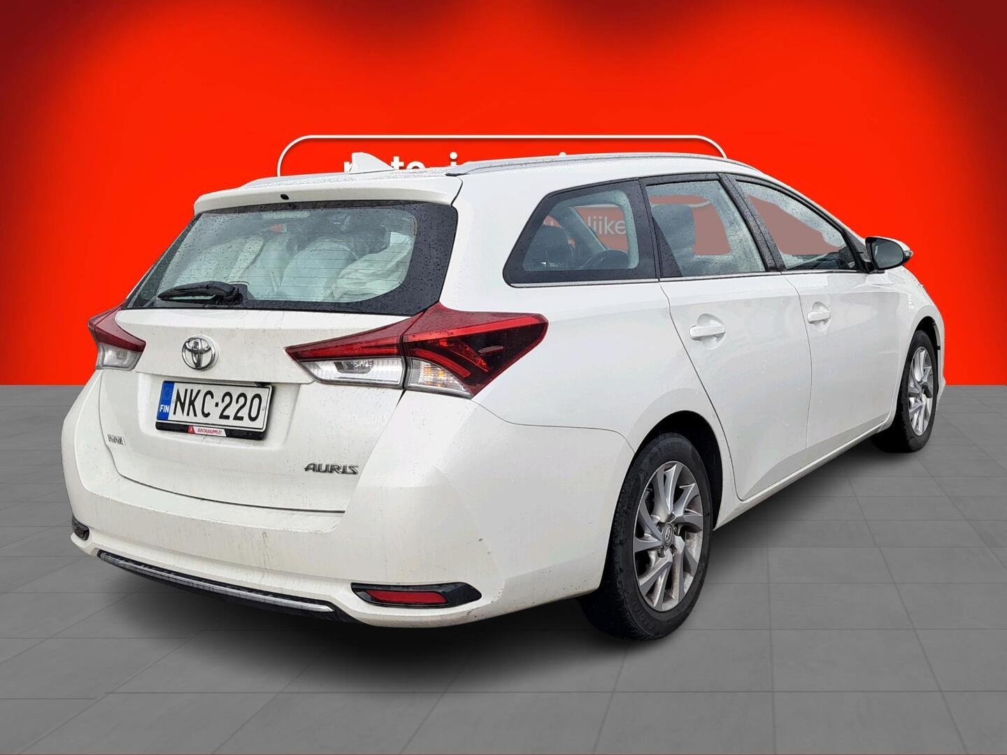 TOYOTA Auris 2016
