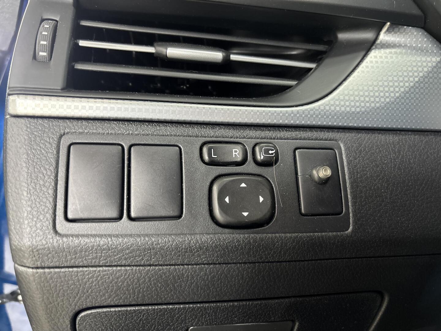 TOYOTA Avensis 2017