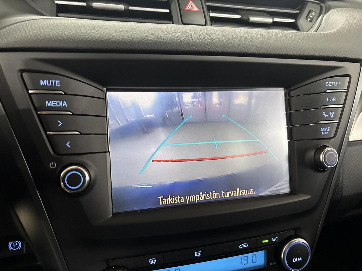 TOYOTA Avensis 2017