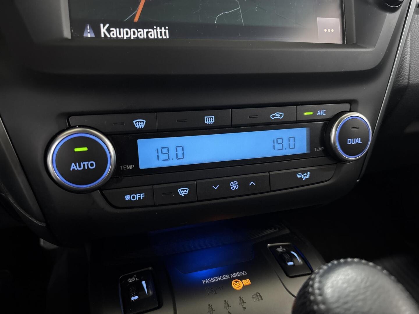 TOYOTA Avensis 2017