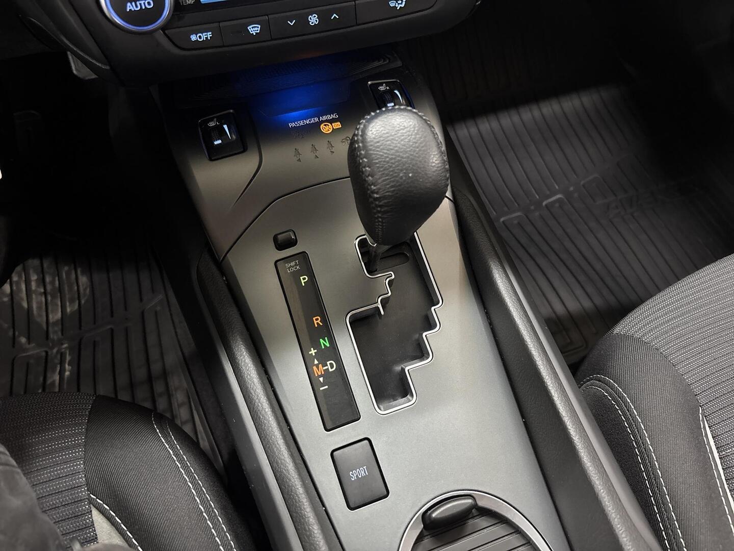 TOYOTA Avensis 2017