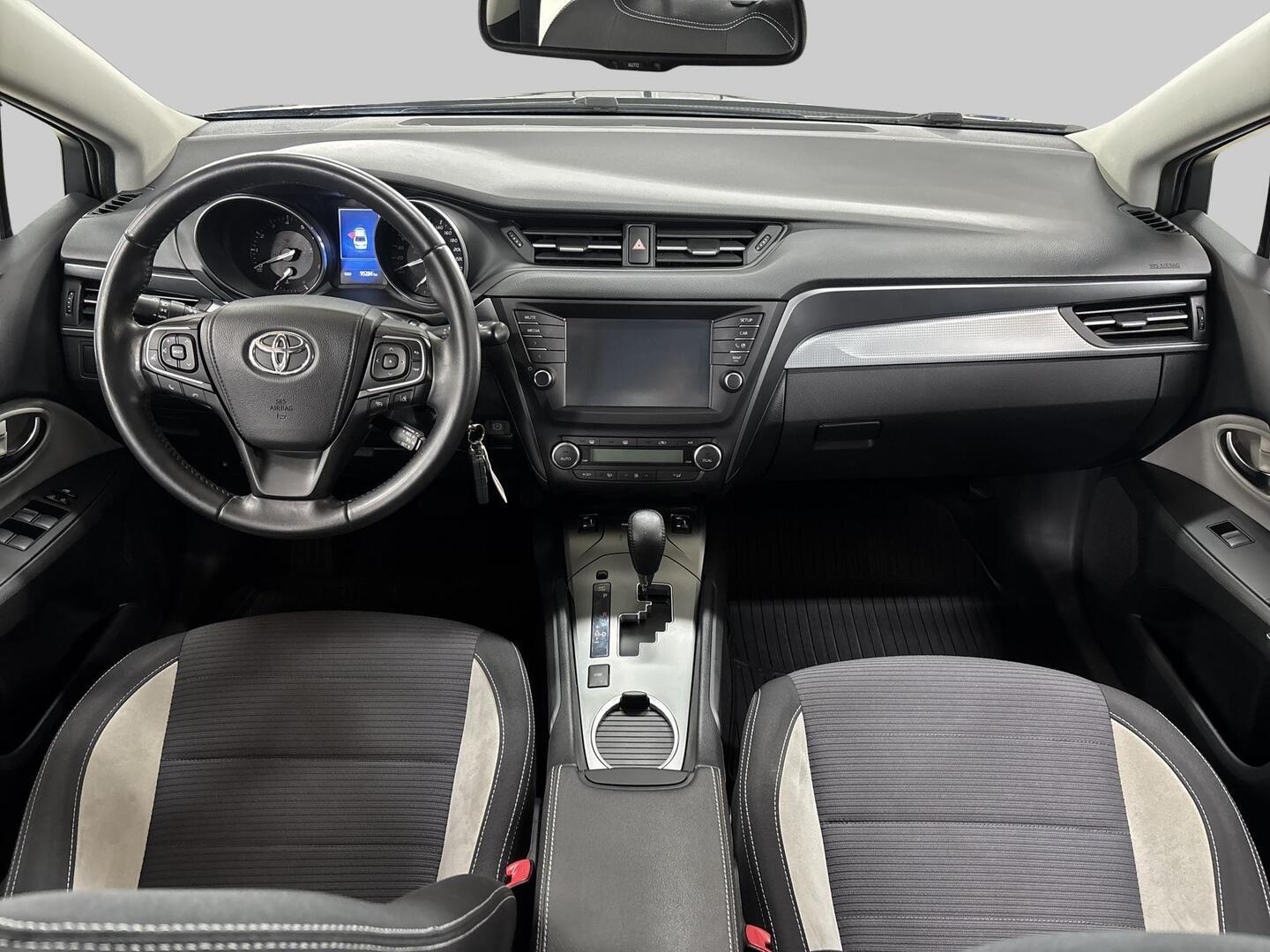 TOYOTA Avensis 2017