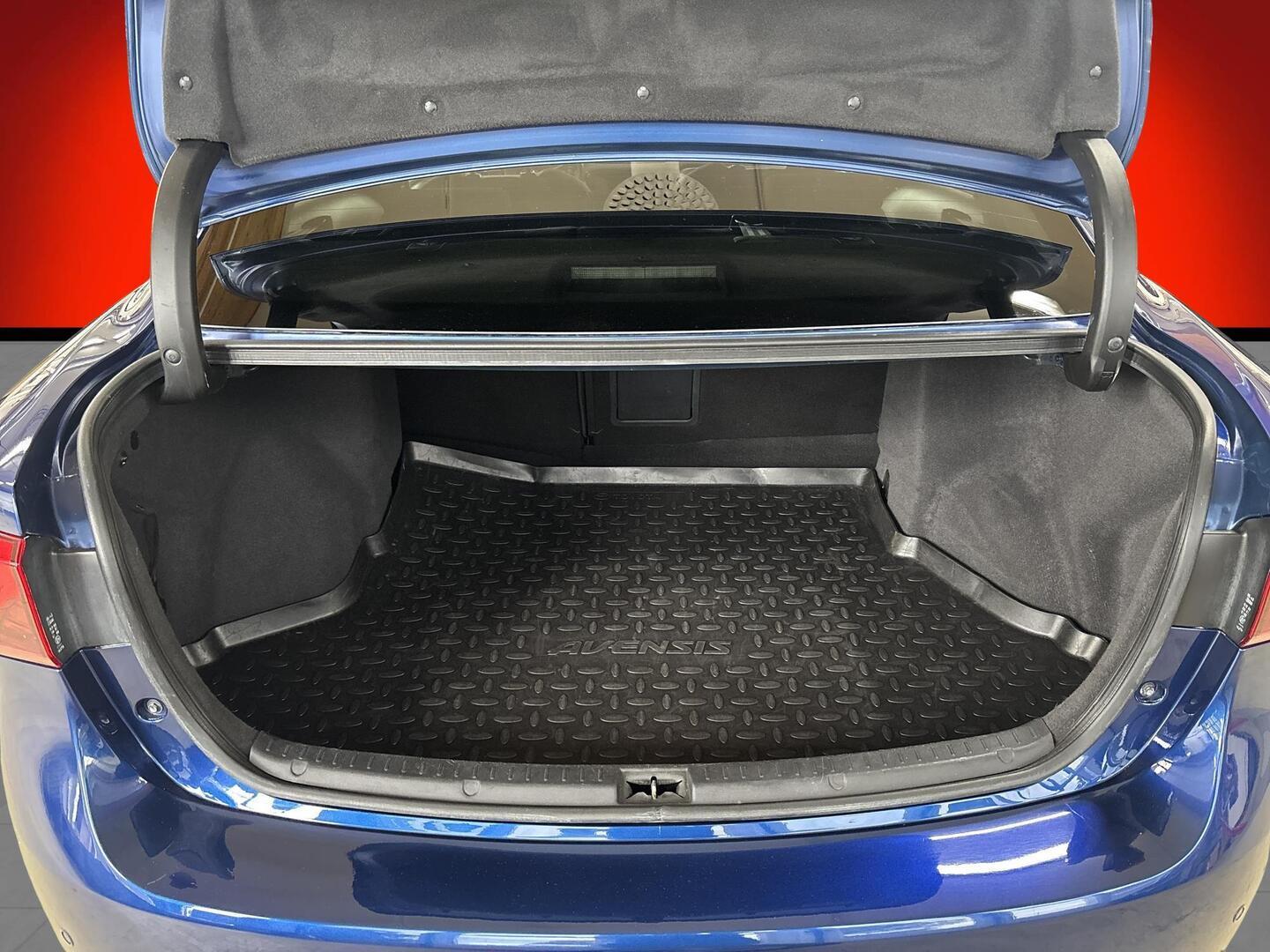 TOYOTA Avensis 2017