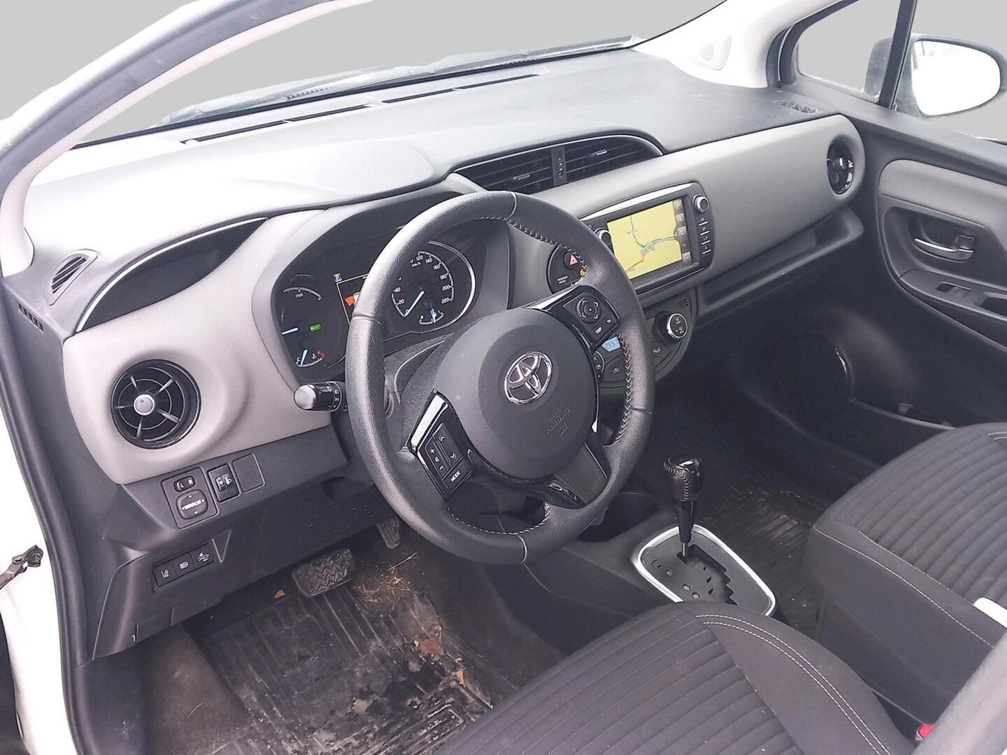 TOYOTA Yaris 2019