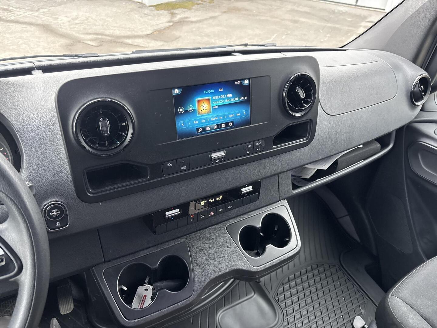 MERCEDES-BENZ Sprinter 2023