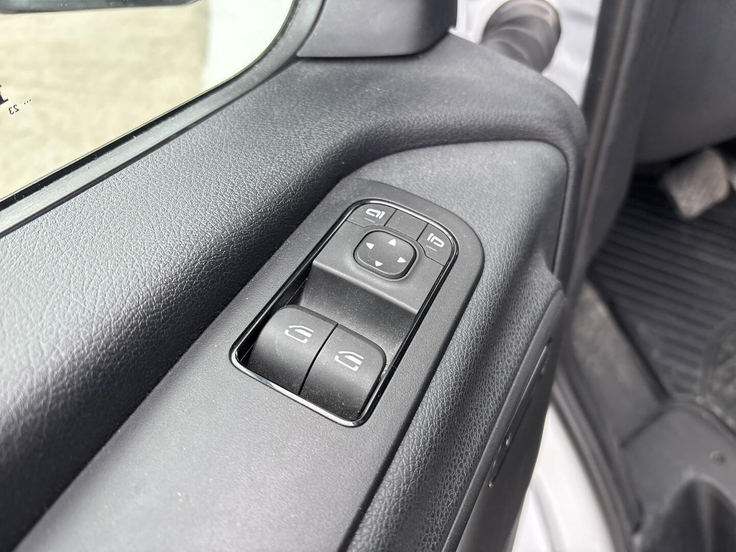 MERCEDES-BENZ Sprinter 2023