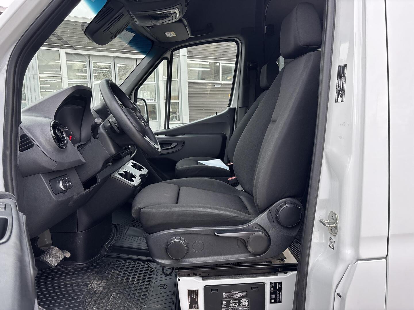 MERCEDES-BENZ Sprinter 2023