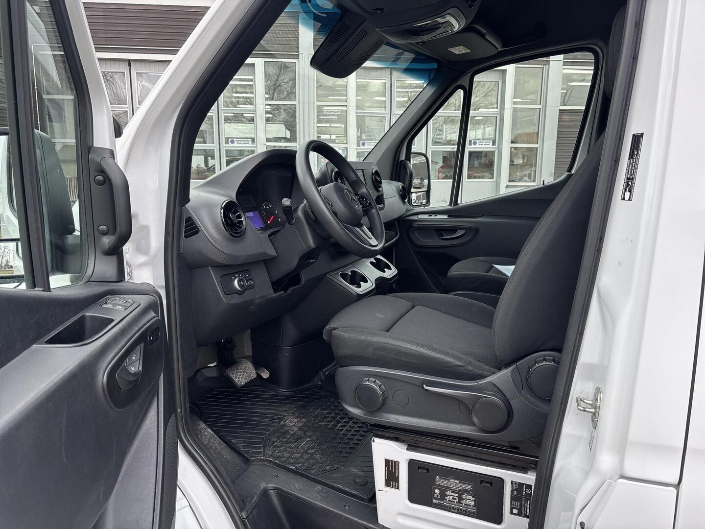 MERCEDES-BENZ Sprinter 2023