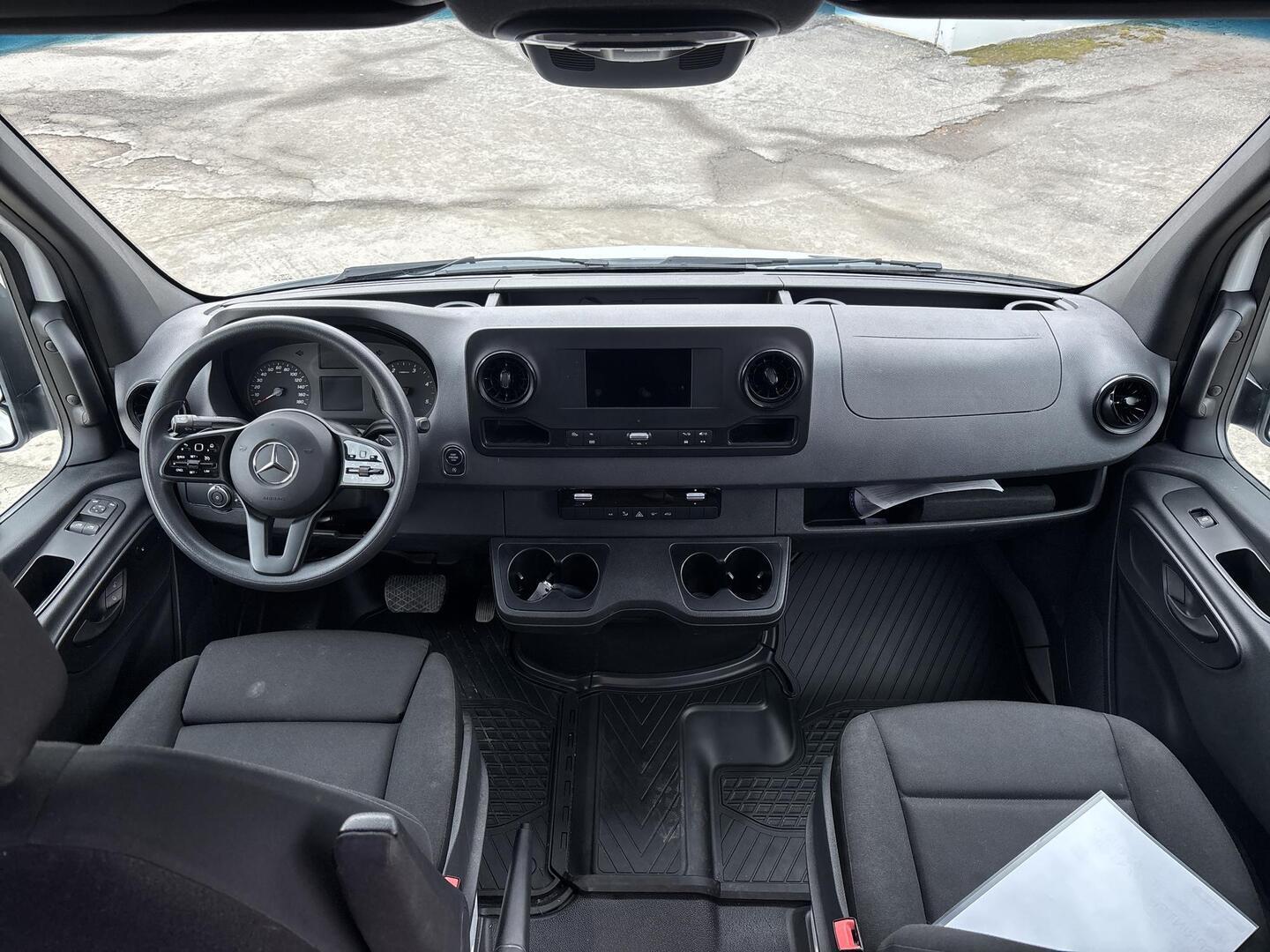 MERCEDES-BENZ Sprinter 2023