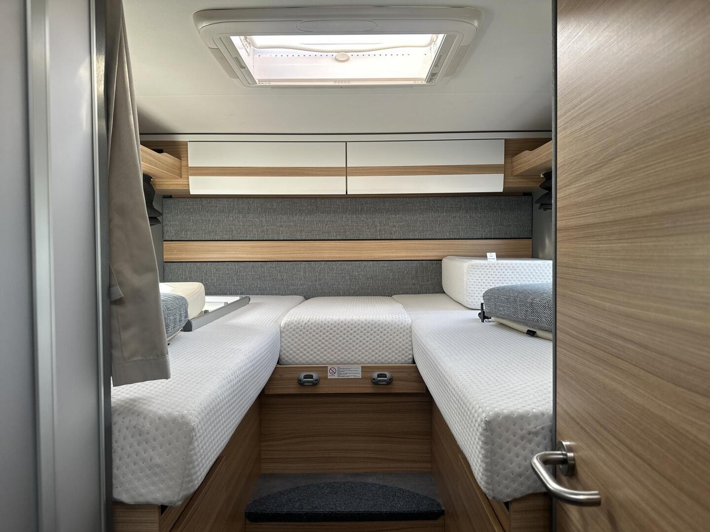 DETHLEFFS JUST T 7052 EBL 2023