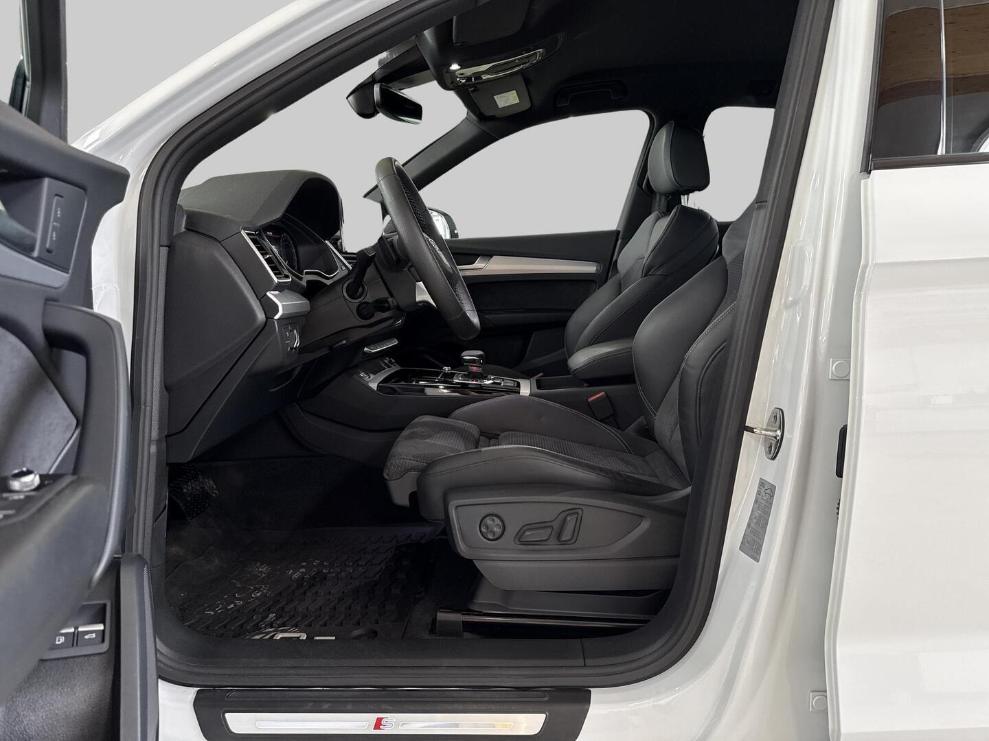 AUDI Q5 2024