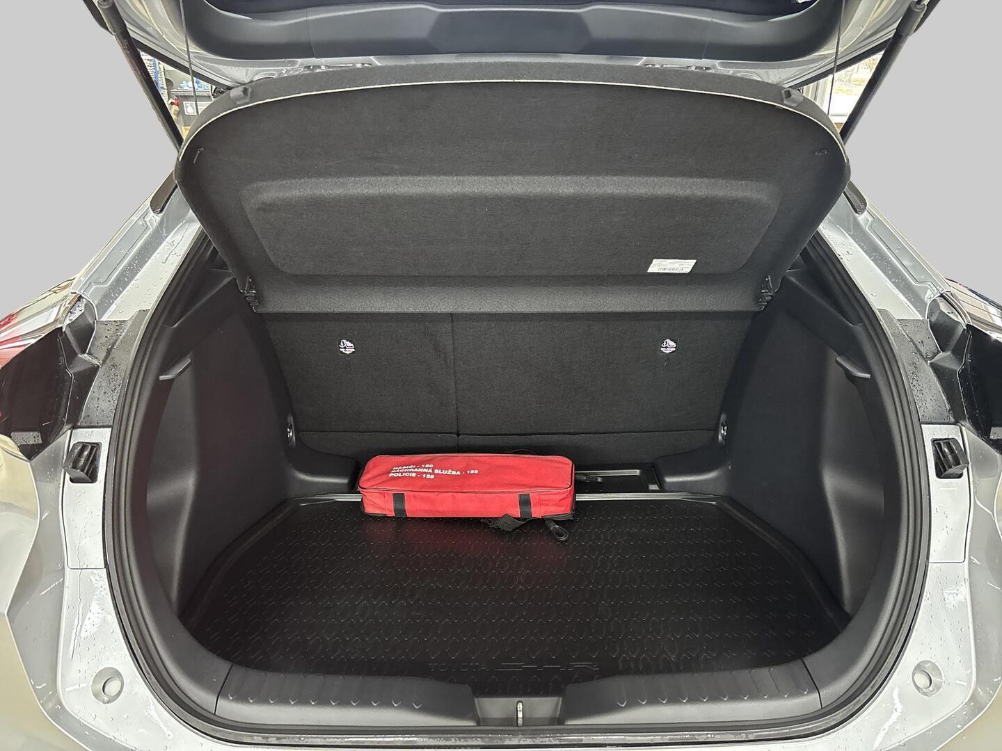 TOYOTA C-HR 2024