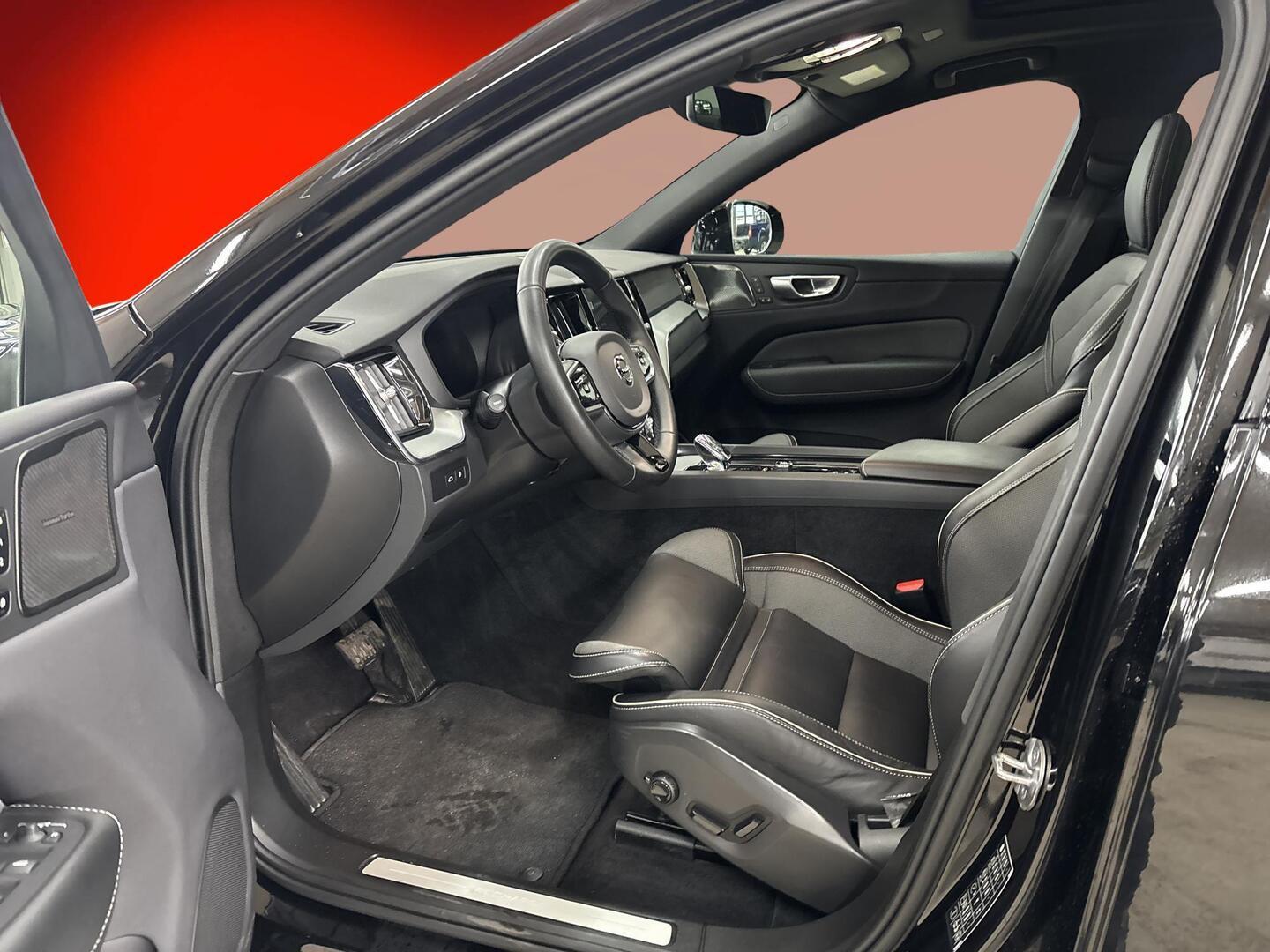 VOLVO XC60 2023