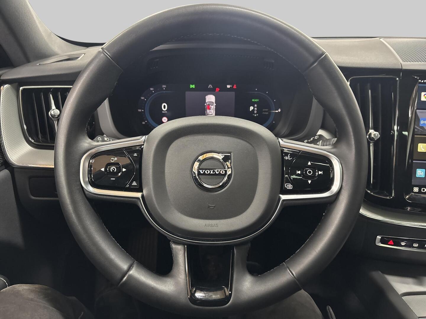 VOLVO XC60 2023