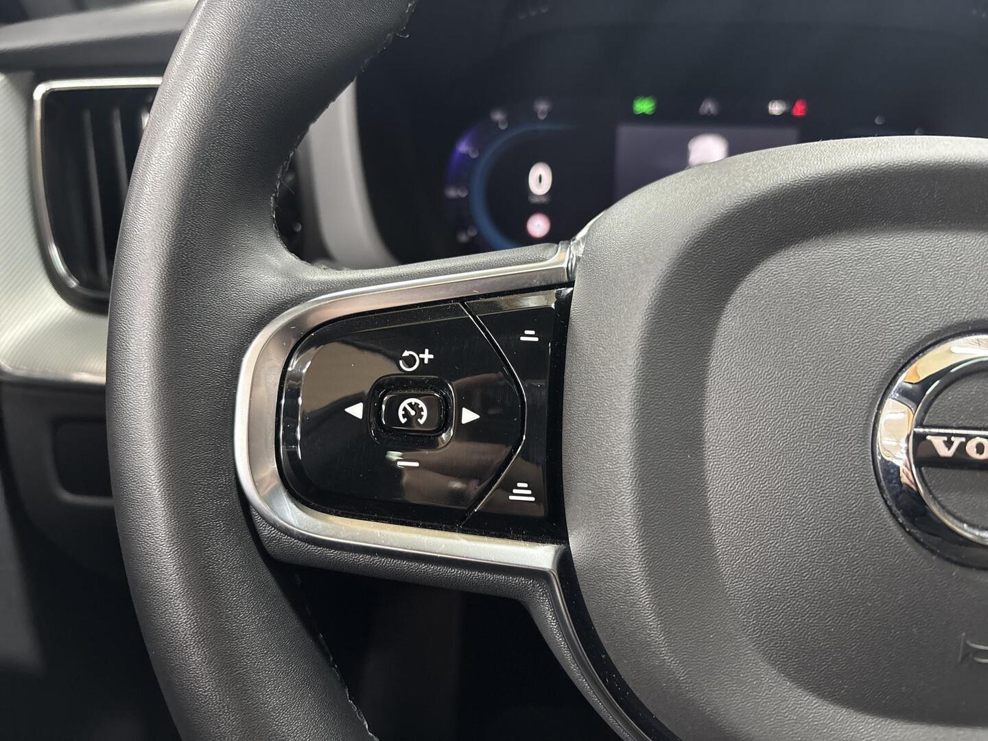 VOLVO XC60 2023