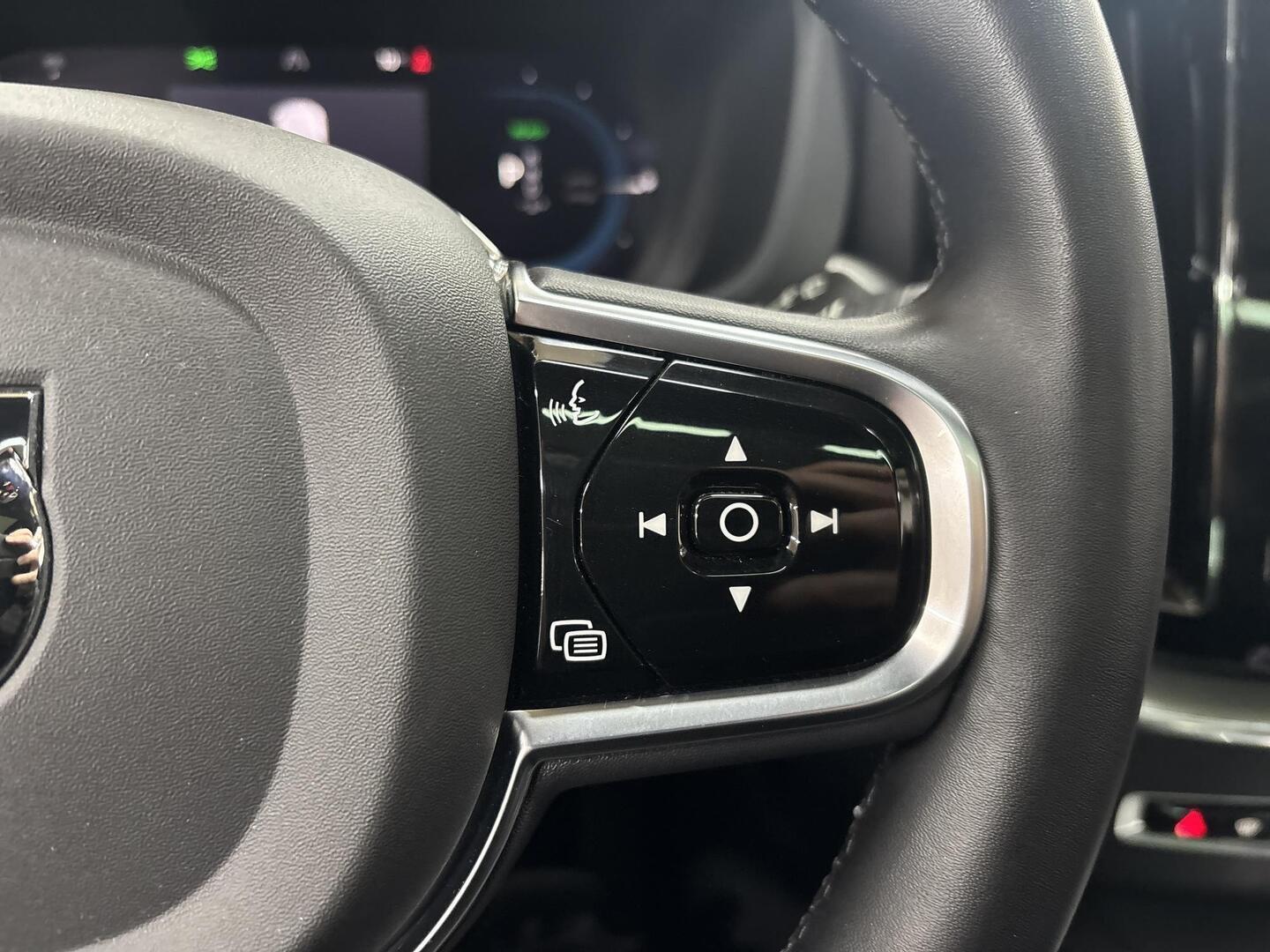 VOLVO XC60 2023