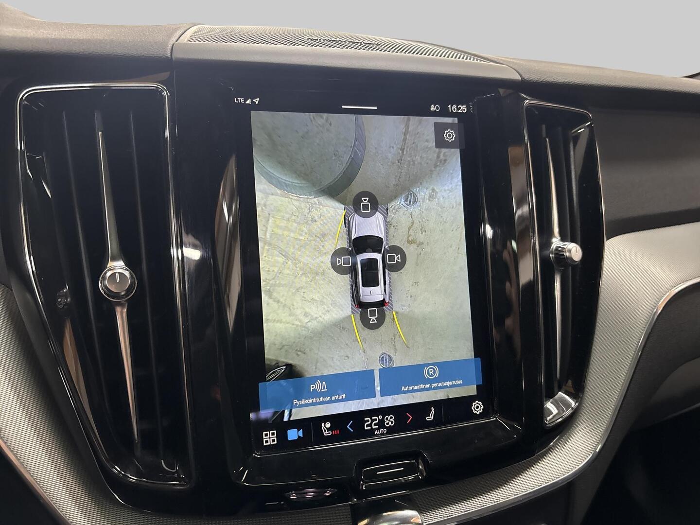 VOLVO XC60 2023