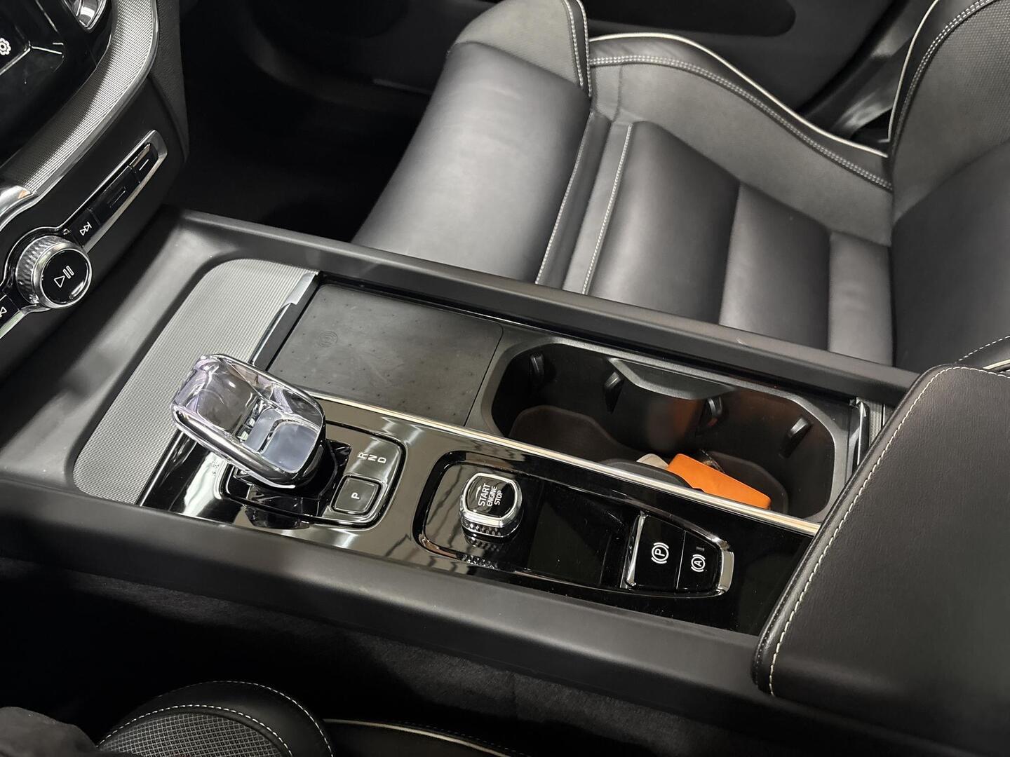 VOLVO XC60 2023