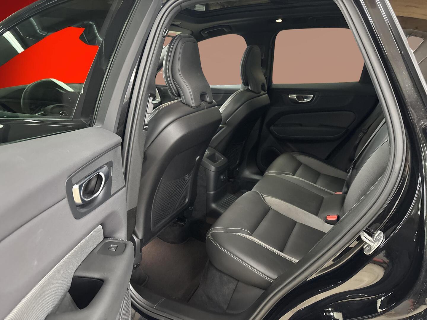 VOLVO XC60 2023