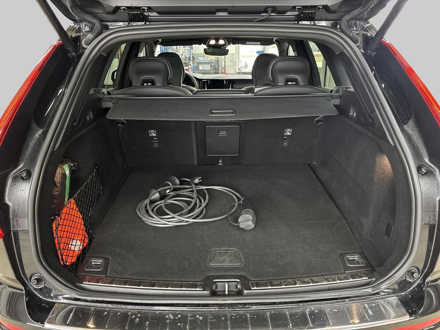 VOLVO XC60 2023