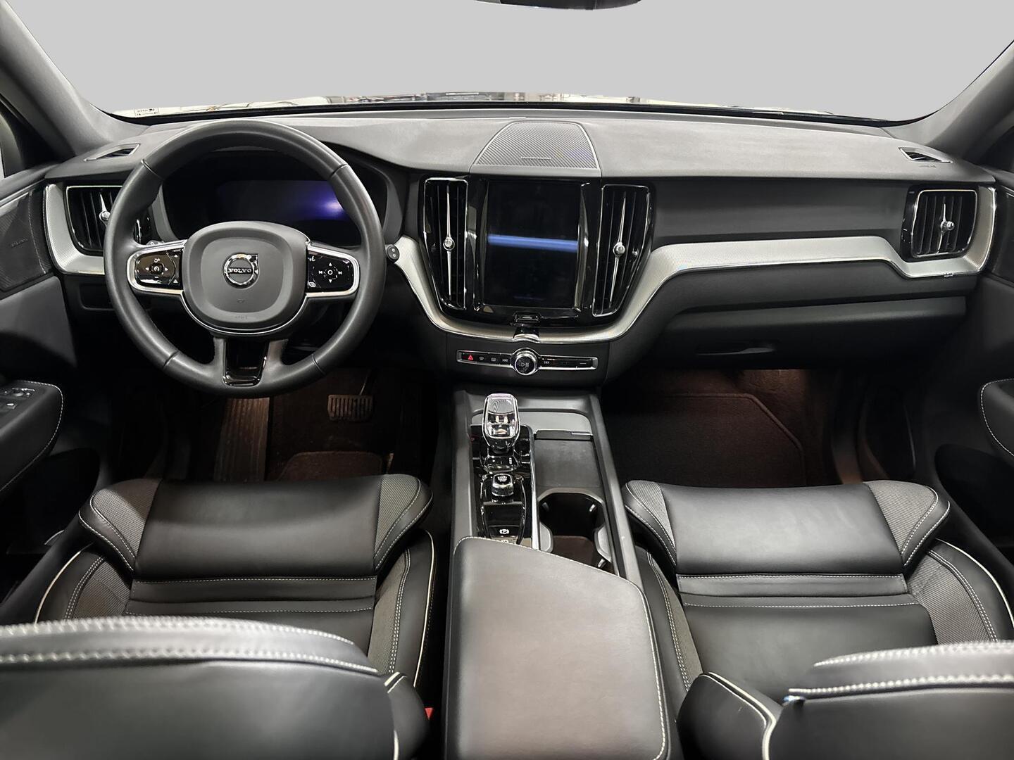 VOLVO XC60 2023