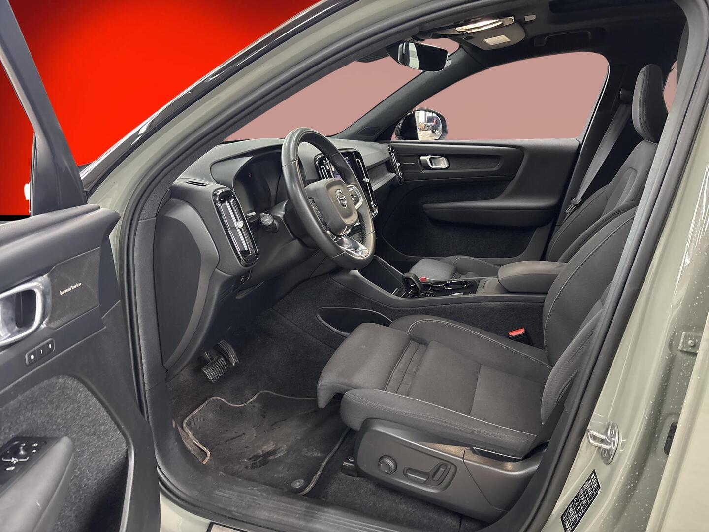 VOLVO XC40 2023