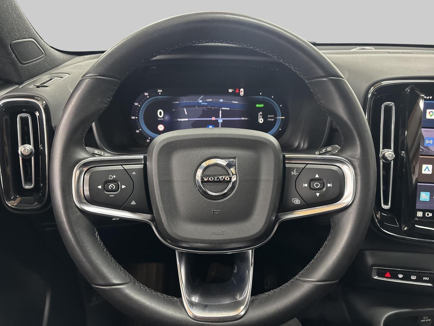 VOLVO XC40 2023