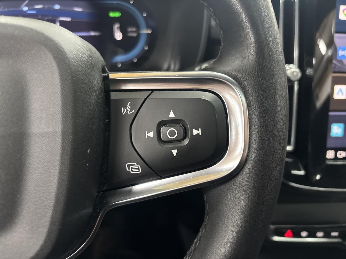 VOLVO XC40 2023