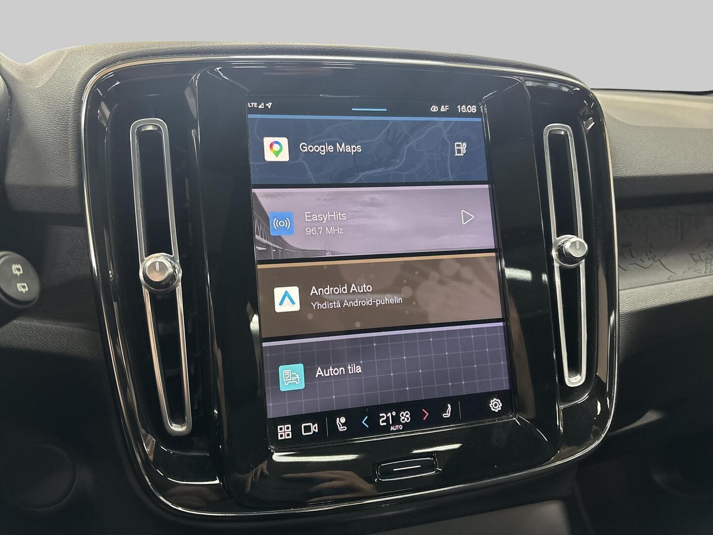 VOLVO XC40 2023