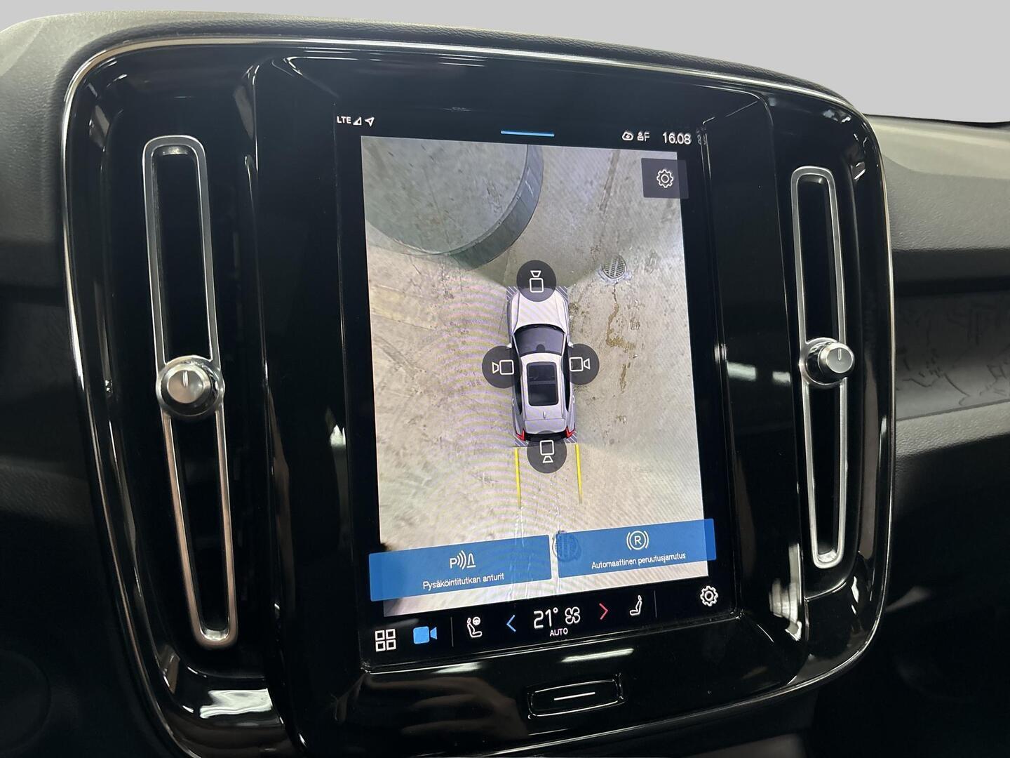 VOLVO XC40 2023
