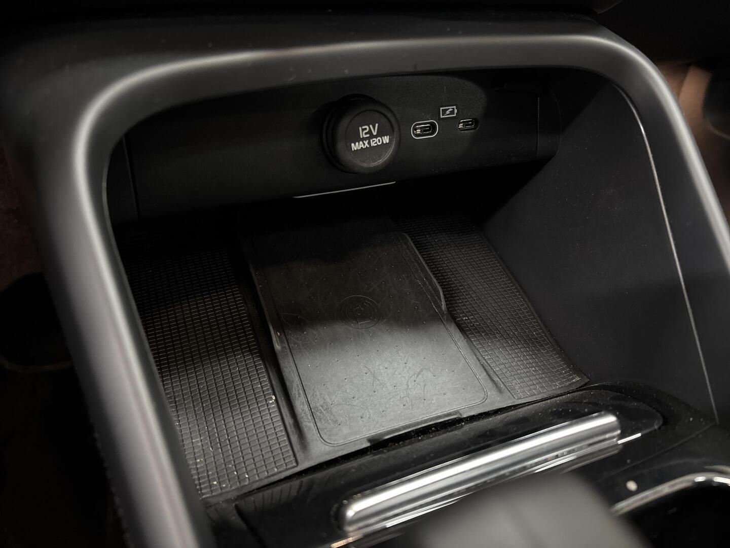 VOLVO XC40 2023