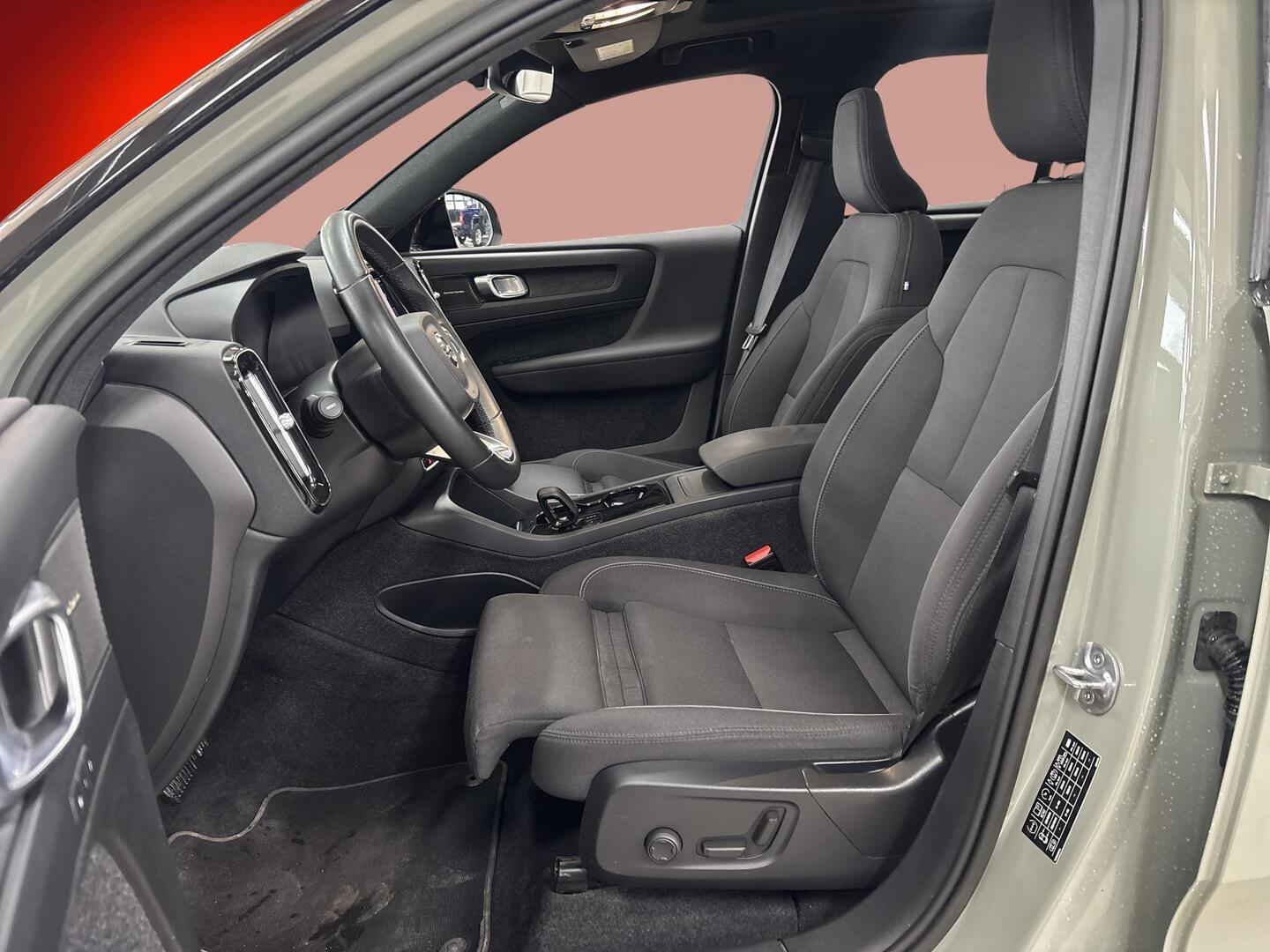 VOLVO XC40 2023