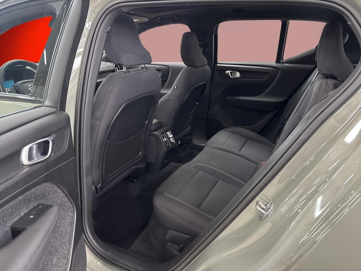 VOLVO XC40 2023