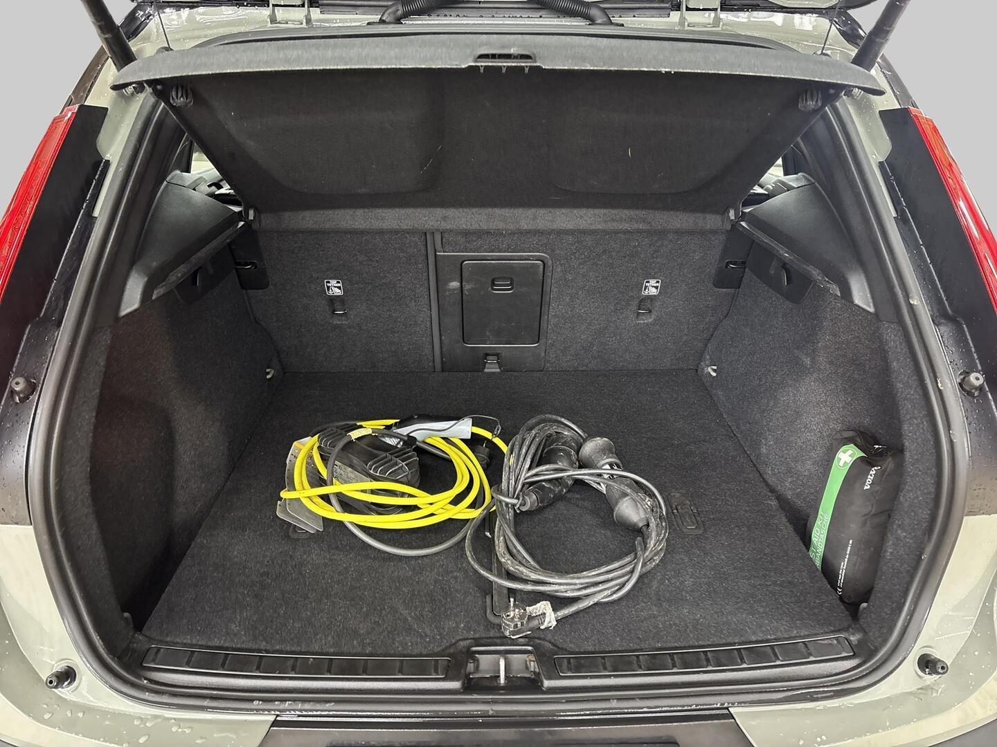 VOLVO XC40 2023