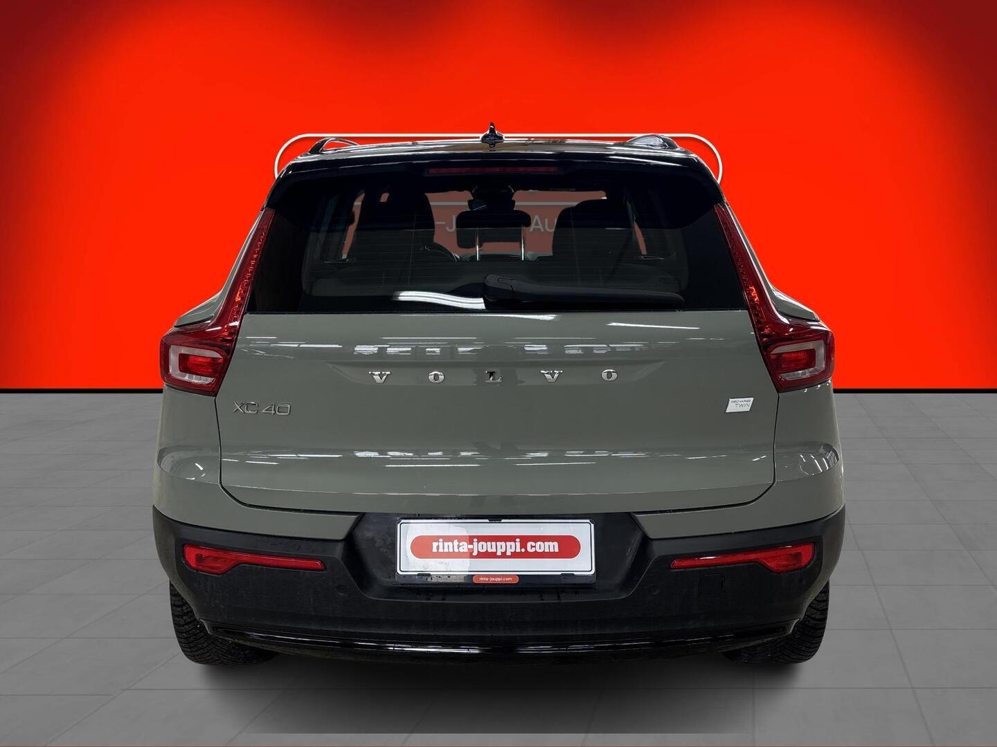 VOLVO XC40 2023