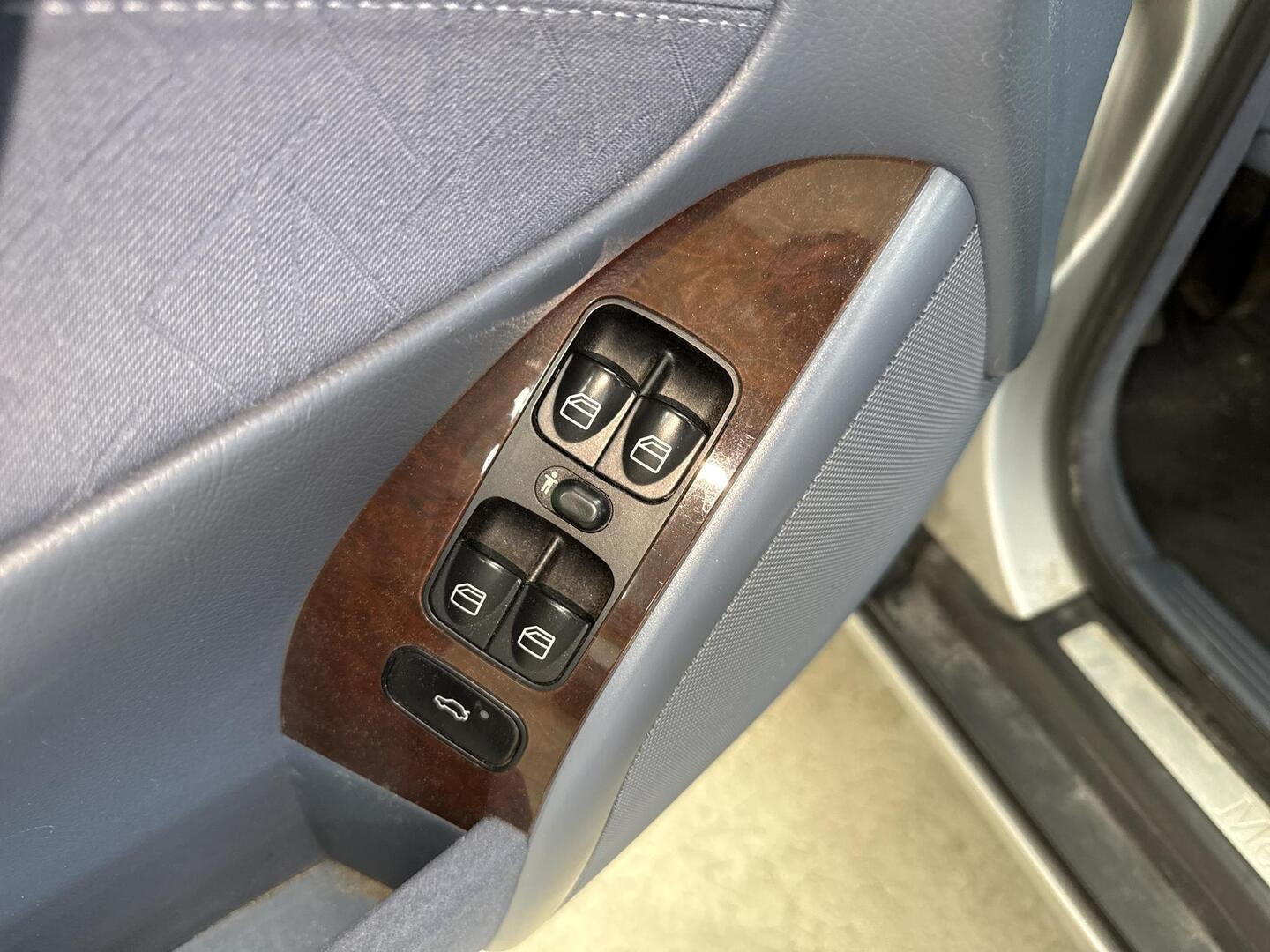 MERCEDES-BENZ C 2001