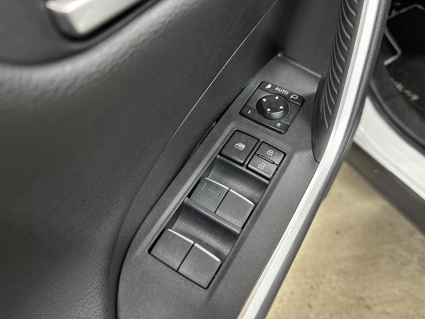 TOYOTA RAV4 2021