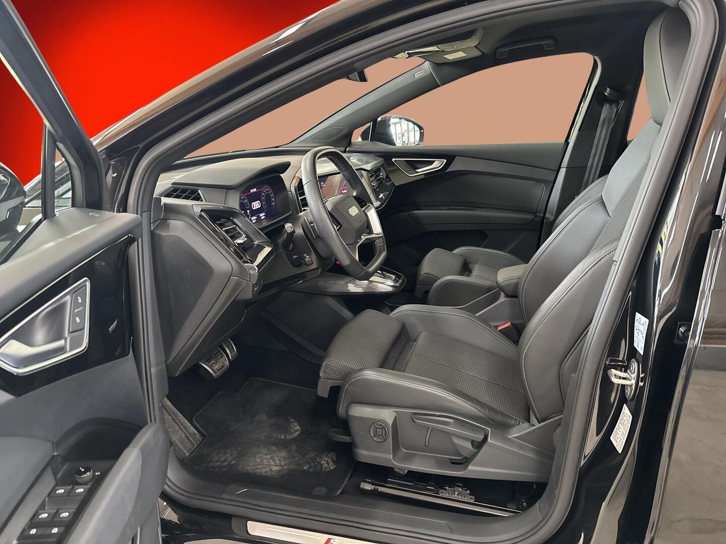 AUDI Q4 E-TRON 2024